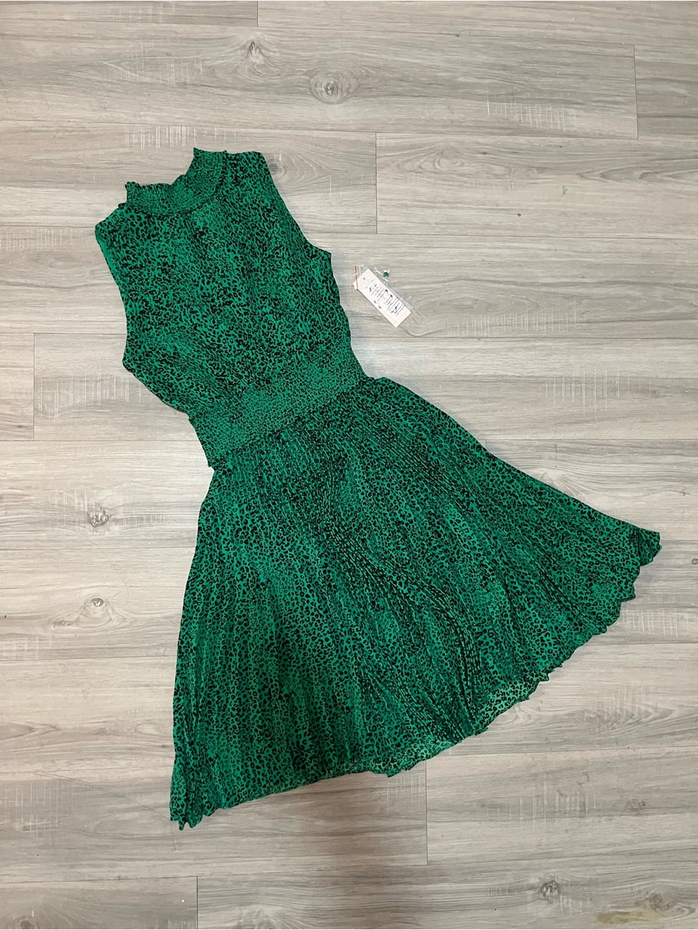 Sleeveless Green Printed Pleated Midi Dress